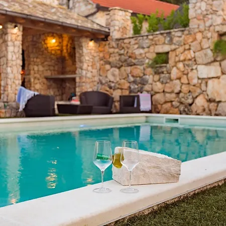Stone Valcer Villa *
