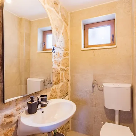 Vila Stone Valcer