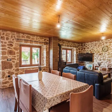 Villa Stone Valcer *